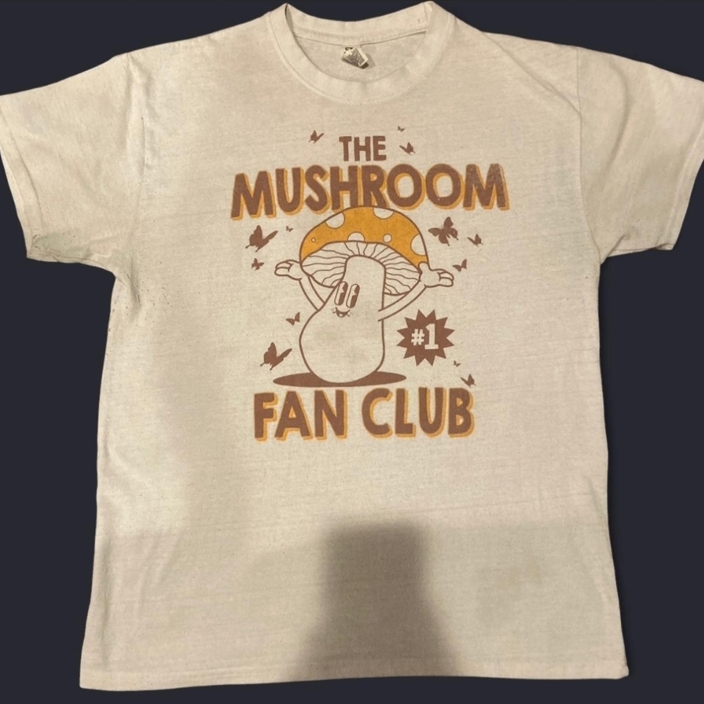 L | Mushroom Fan Club t-shirt